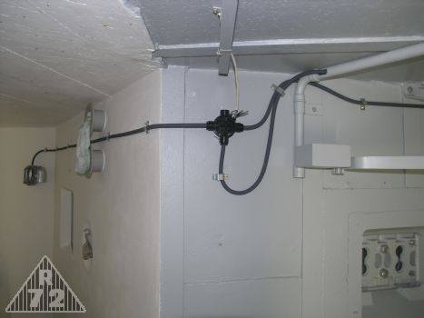 Základ elektroinstalace - ještě tomu leccos chybí.