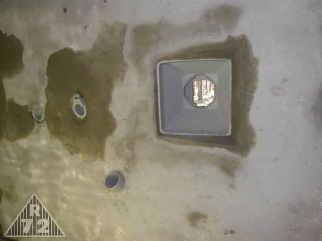 Pohled na střílnu N levé kasematy - tak jako všechny střílny v objektu, dostala naloženo od německých soudruhů v době druhé světové války a celá stěna byla v interiéru značně poškozena. Zde již po opravení.