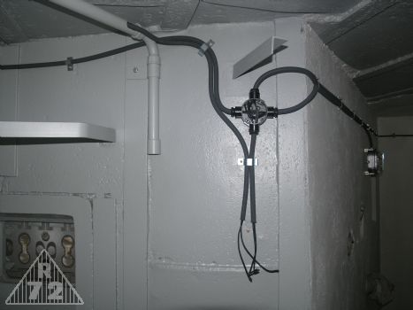 Základ elektroinstalace - ještě tomu leccos chybí.