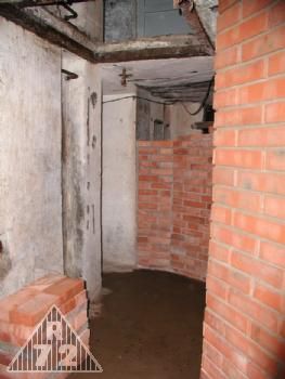 Pohled od WC do prostoru průlezu.