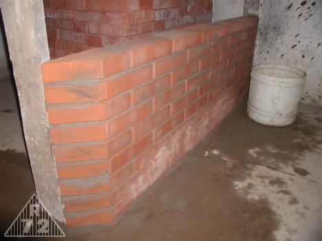 Průběh výstavby příčky mezi "Mm" a "WC"