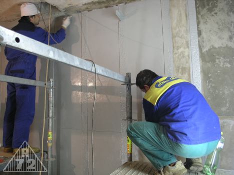 Kluci jeli jak dobře secvičený team a tak bylo za nějakou hoďku hotovo.