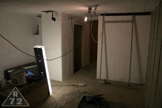 Po vybílení ještě osazení dveří, které budou sloužit k oddělení ostatních prostor objektu. Zde bude v budoucnu technické zázemí.