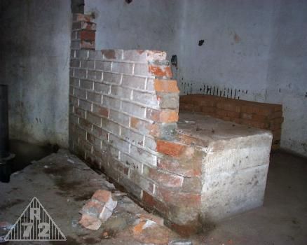 Ale i to muselo vzhledem k nemožnosti napojit příčku novou vzít za své.