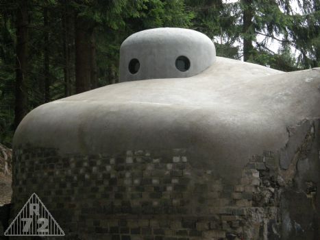 No a tady je celá ta paráda v plné kráse :) Možná ne každý si všimne, že oblouk vlevo na fotografii přechází do rovné stěny a ta se následně prudce stáčí ke krakorci. Řešení ne zcela obvyklé, ale zde vynucené umístěním chodbičky do ZN. Co nám to dalo práce...