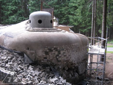 Další den stavby za námi... Horní část ucha se bude betonovat až zcela nakonec. Zatím jsme tedy modelovali.