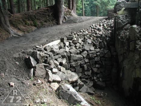 Materiálu je již naveženo hodně.