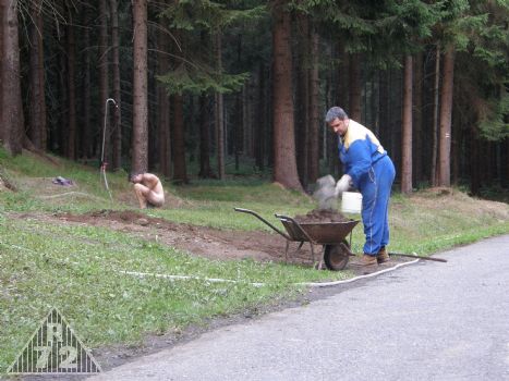 Práce na objektu probíhaly v několika směnách. Zatímco jedni prováděli hygienu, druzí pracovali, třetí se radili co kde jak a proč :-)