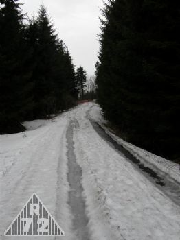 První letošní pracovní akce - ještě za hluboké zimy, resp. zejména sněhu. K objektu jsme se ani nedostali vozmo.