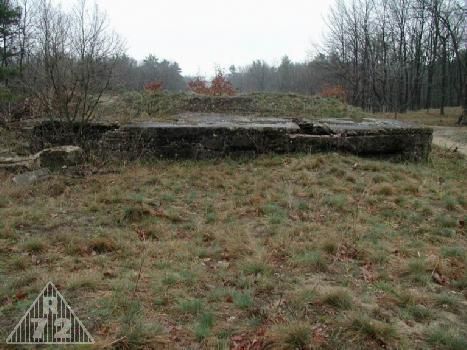 Střelnice v Hlbokém - železobetonový kryt, který sloužil i jako pozorovatelna. Vybudovaný ve vzdálenosti 6400m od nulového bodu.