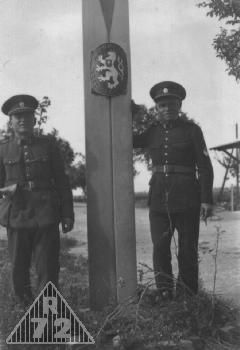 Financi u hraničního znaku ČSR. 1937
