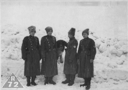 Financi v zimních čepicích - papachách. 1930-1938.