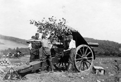 Dělostřelecký pluk č. 112 - 15 cm hrubá houfnice vz.25 - nabíjení